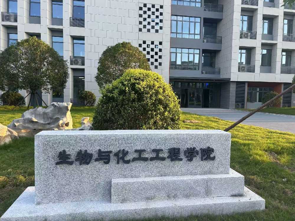 郫都区扬州职业大学体育场高杆灯项目